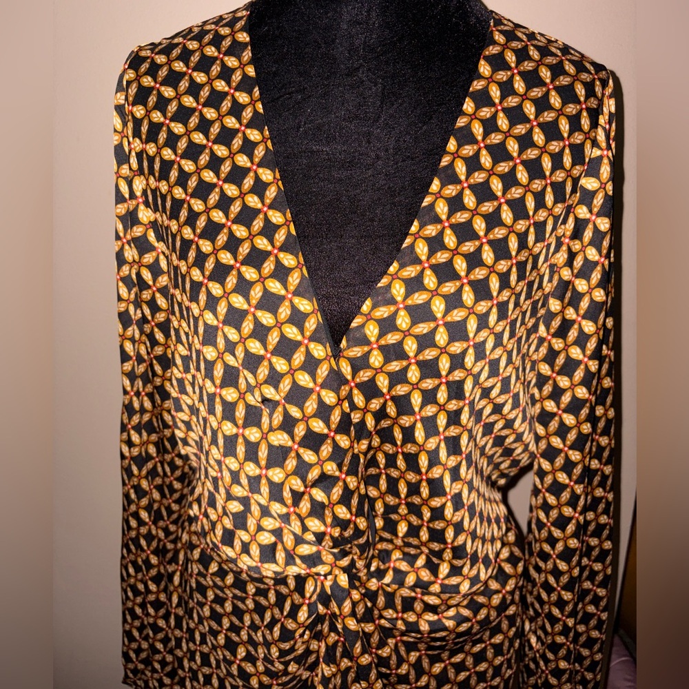MINKPINK Black and Gold Geometric Mini Dress with cinched waistline NWT - Picture 3 of 7